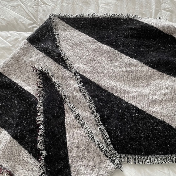 14th&Union Blanket Scarf - Picture 2 of 4